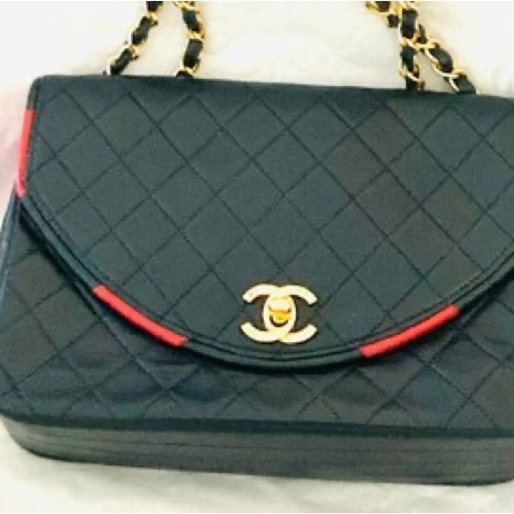 Chanel Vintage Navy & Red Quilted Lambskin Purse & Chain. Great look with Denim - Picture 2 of 11